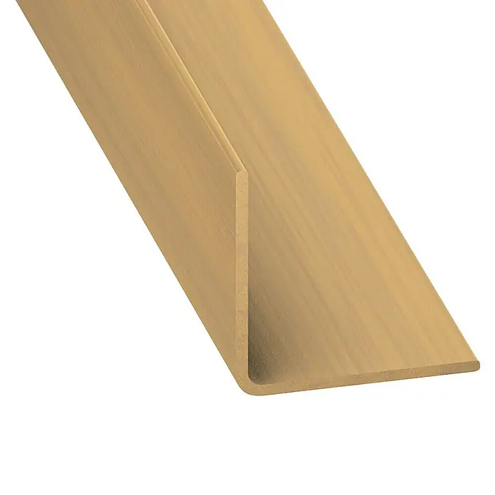 Kantoflex Winkelprofil - 1.000 x 20 x 20 mm, Stärke: 1,5 mm, Kunststoff, Eiche - Nahaufnahme eines beigen Eckprofils mit Holzmaserung auf schwarzem Hintergrund.