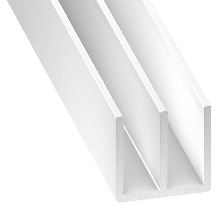 Kantoflex U-Profil - 2.000 x 13 x 12 mm, Stärke: 1 mm, Kunststoff, Weiß - Nahaufnahme eines weißen Doppel-U-Profils, das für Bau- und Konstruktionszwecke verwendet wird.