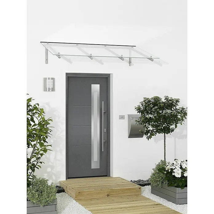 Hörmann EcoStar Haustür ISOPRO IP 780S - 110 x 210 cm, DIN Anschlag: Rechts, CH 703 Anthrazit Metallic - Moderne Haustür mit Glasvordach und silbernen Beschlägen, eingebettet in eine gepflegte Umgebung mit Pflanzen. Stilvoller Eingangsbereich.