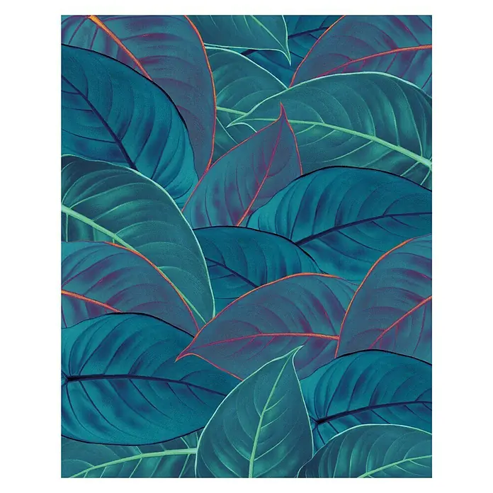 Komar Pure Fototapete Foliage - 2 -tlg., B x H: 200 x 250 cm, Vlies - Illustration von großen, übereinanderliegenden Blättern in Blau- und Grüntönen mit dekorativen roten und weißen Akzenten, die eine dichte, tropische Atmosphäre schaffen.