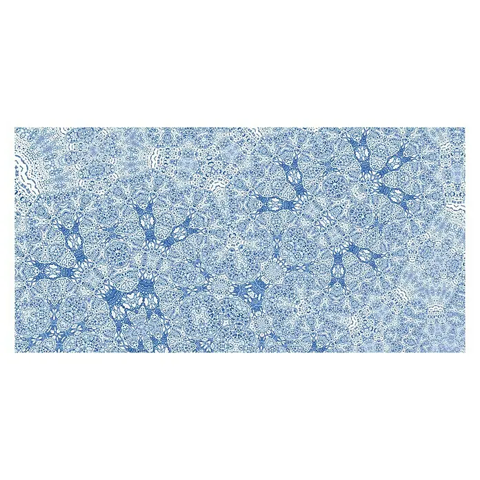 Komar Infinity Fototapete Suprabatic - 5 -tlg., B x H: 500 x 250 cm, Vlies - Abstraktes, blau-weißes Muster, das an traditionelle Delfter Keramik erinnert. Die filigranen Details erzeugen einen eleganten und dekorativen Effekt.