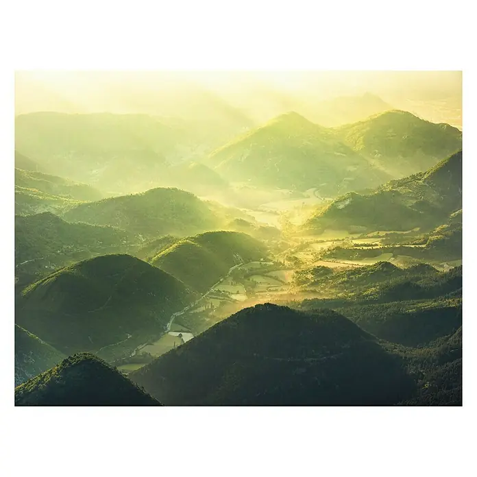 Komar Stefan Hefele Edition 1 Fototapete The Shire - 2 -tlg., B x H: 200 x 150 cm, Vlies - Verträumte Landschaft mit grünen Hügeln und sanftem Licht. Die Aufnahme fängt die Ruhe und Schönheit der Natur perfekt ein.