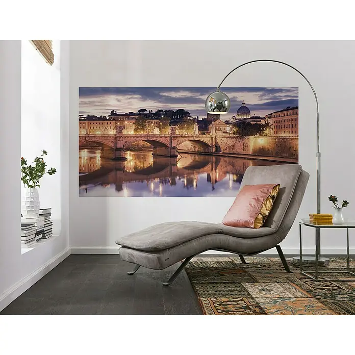 Komar Stefan Hefele Edition 1 Fototapete Romantico - 1 -tlg., B x H: 200 x 100 cm, Vlies - Eine stilvolle, graue Chaiselongue mit einem rosafarbenen Kissen, die Komfort und Eleganz in jedem Wohnraum bietet. Perfekt zum Entspannen.