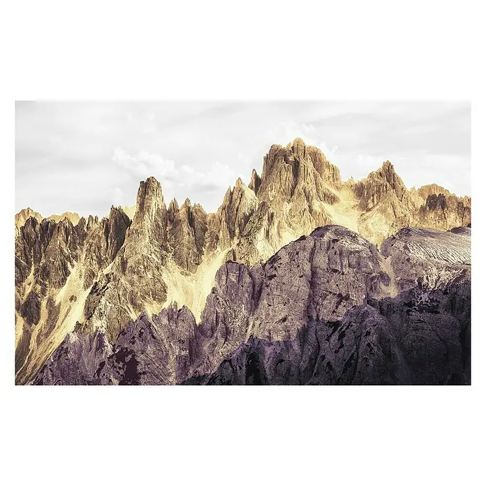 Komar Infinity Fototapete Peaks Color - 4 -tlg., B x H: 400 x 250 cm, Vlies - Bergpanorama mit zerklüfteten Gipfeln und dramatischem Lichtspiel, das die Textur der Felsen hervorhebt.