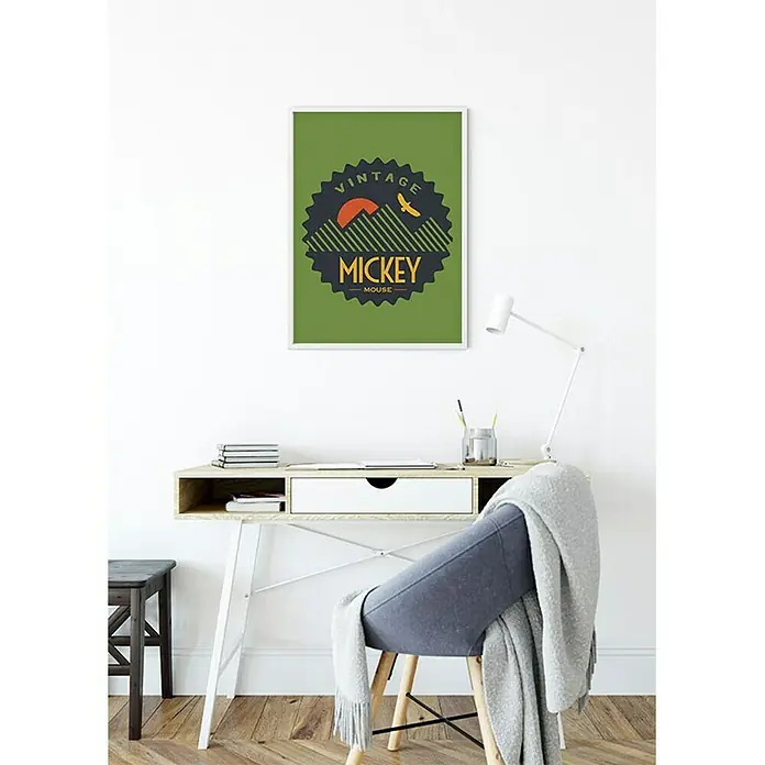 Komar Disney Edition 4 Poster Mickey Mouse Vintage - Disney, B x H: 50 x 70 cm - Das Vintage Mickey Mouse Poster ist ein Hingucker! Das Poster ist mit einem Bergpanorama, einer Sonne und einem Vogelmotiv verziert. Es ist perfekt für Kinderzimmer.
