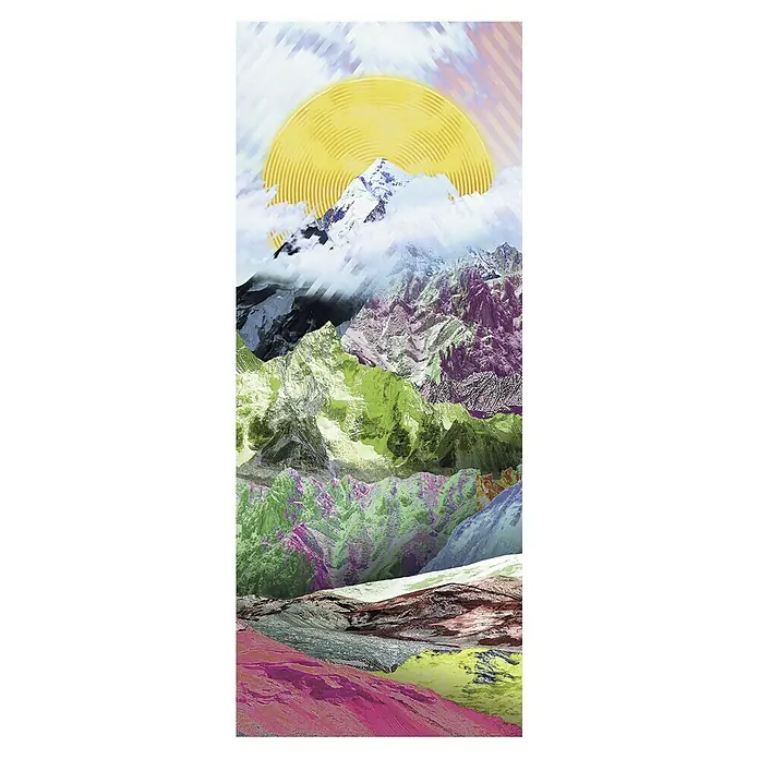 Komar Infinity Fototapete Mountain Top Panel - 1 -tlg., B x H: 100 x 250 cm, Vlies - Bunte Bergcollage mit gelber Sonne im Hintergrund, die dem Bild eine surreale und faszinierende Note verleiht.