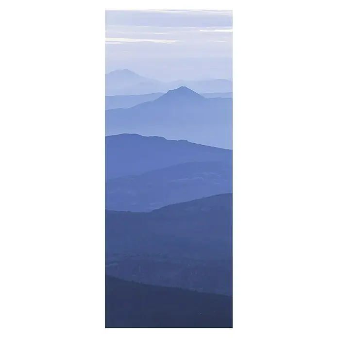 Komar Infinity Fototapete Blue Mountain Panel - 1 -tlg., B x H: 100 x 250 cm, Vlies - Eine beeindruckende Ansicht von Bergketten in verschiedenen Blautönen, die sich in der Ferne verlieren und eine ruhige Atmosphäre erzeugen.
