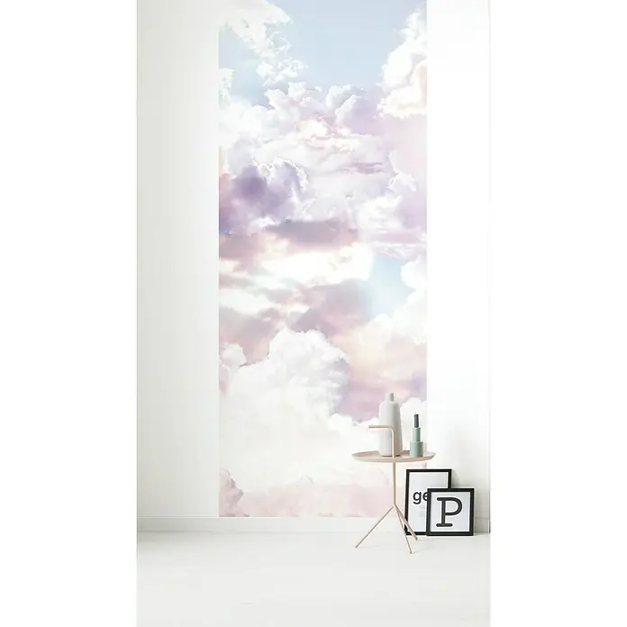 Komar Infinity Fototapete Clouds Panel - 1 -tlg., B x H: 100 x 250 cm, Vlies - Eine himmlische Fototapete mit rosa und violetten Wolken, die jedem Raum eine verträumte Atmosphäre verleiht. Ideal für ruhige und inspirierende Umgebungen.