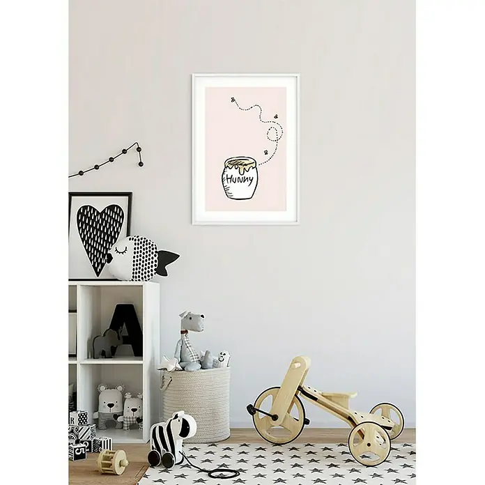 Komar Disney Edition 4 Poster Winnie Pooh Hunny Pot - Disney, B x H: 30 x 40 cm - Kinderzimmerdekoration mit einem Honigtopf-Wandbild, das eine liebevolle und verspielte Note ins Zimmer bringt.