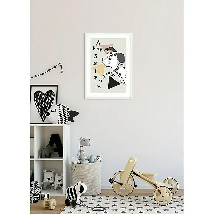 Komar Disney Edition 4 Poster 101 Dalmatiner Angles - Disney, B x H: 30 x 40 cm - Kinderzimmer-Dekoration mit einem Poster mit einem Dalmatiner und geometrischen Formen in Schwarz, Weiß und Gelb.
