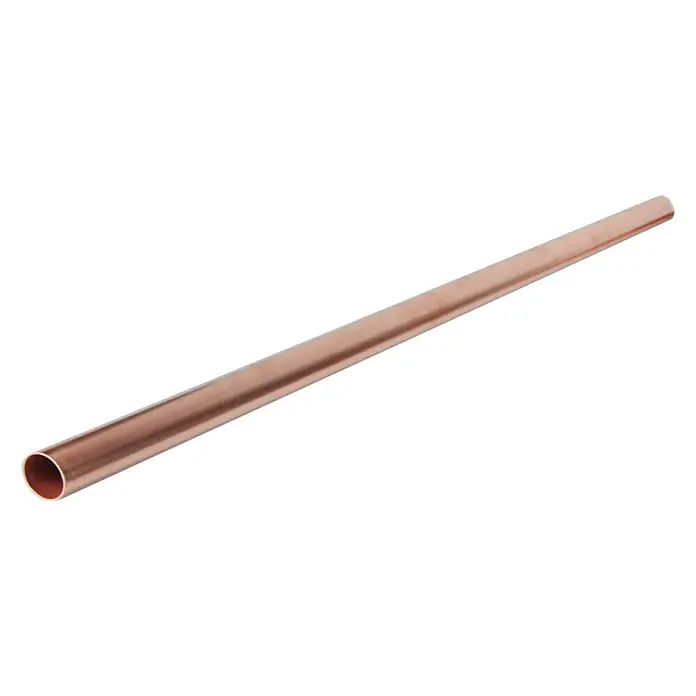 Kupferrohr - Durchmesser: 28 mm, Länge: 2 m - Nahaufnahme eines glänzenden Kupferrohrs, das auf einem schwarzen Hintergrund liegt. Ideal für Sanitär- und Bauprojekte.