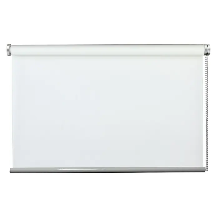 Rollo Prime - B x H: 45 x 150 cm, Weiß, Uni, Montageart: Klemmen, Tageslichtdurchlässig - Ein weißes Rollo mit silberner Halterung und einer Bedienkette ist vor einem schwarzen Hintergrund zu sehen.