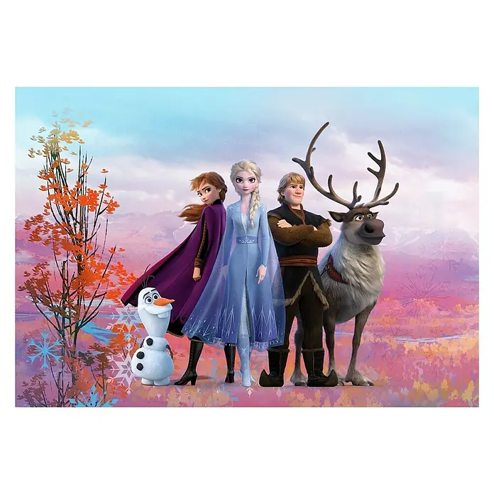 Komar Disney Edition 4 Fototapete Frozen Iconic - 8 -tlg., B x H: 368 x 254 cm, Papier - Eine Gruppenaufnahme von Charakteren aus dem Film "Die Eiskönigin", inklusive Elsa, Anna, Kristoff, Sven und Olaf, vor einer bunten Landschaft.