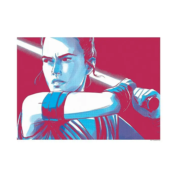 Komar Star Wars Poster Faces Rey - Star Wars, B x H: 40 x 30 cm - Star Wars Rey Kunstdruck. Rey hält ein blaues Lichtschwert vor einem roten Hintergrund, ein auffälliges Wandbild für Fans der Saga.