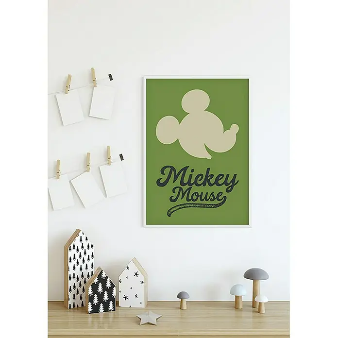 Komar Disney Edition 4 Poster Mickey Mouse Green Head - Disney, B x H: 50 x 70 cm - Wandbild mit einem stilisierten Mickey Mouse Motiv in Beige auf grünem Hintergrund, eine süße Dekoration für Kinderzimmer.