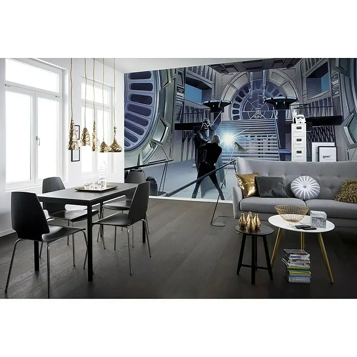 Komar Star Wars Fototapete RMQ Duell Throneroom - 10 -tlg., B x H: 500 x 250 cm, Vlies - Ein modernes Wohnzimmer mit Star Wars-Wandbild, Esstisch und Couch. Das Wandbild dominiert den Raum.