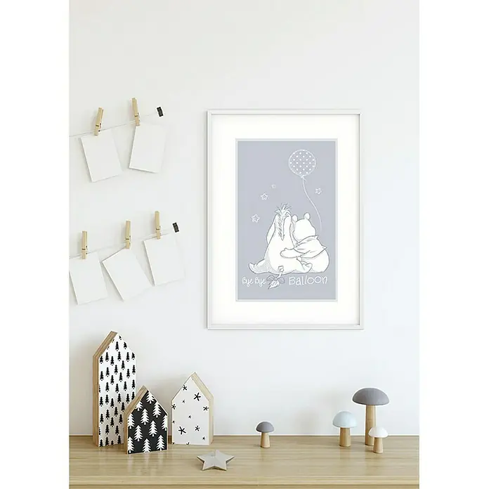Komar Disney Edition 4 Poster Winnie Pooh Bye Bye Balloon - Disney, B x H: 30 x 40 cm - Stilvolles Wandbild mit Winnie Puuh und Ferkel, die einen Ballon loslassen, perfekt für Kinderzimmer. Eine liebevolle Dekoration.