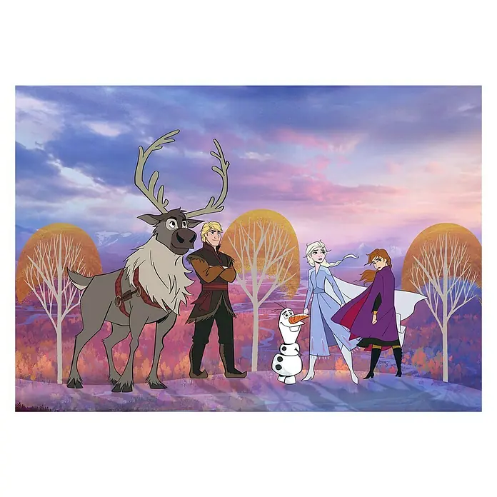 Komar Disney Edition 4 Fototapete Frozen Autumn Forest - 8 -tlg., B x H: 400 x 280 cm, Vlies - Abbildung der Charaktere aus dem Film "Die Eiskönigin 2", einschließlich Elsa, Anna, Kristoff, Olaf und Rentier Sven vor einem malerischen Hintergrund.