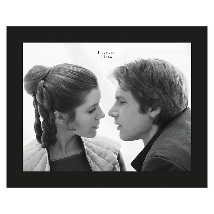 Komar Star Wars Poster Leia Han Love - Star Wars, B x H: 70 x 50 cm - Schwarzweiß-Foto von Leia und Han Solo aus Star Wars mit dem Zitat: "Ich liebe dich. Ich weiß." Ikonisches Bild für jeden Fan.