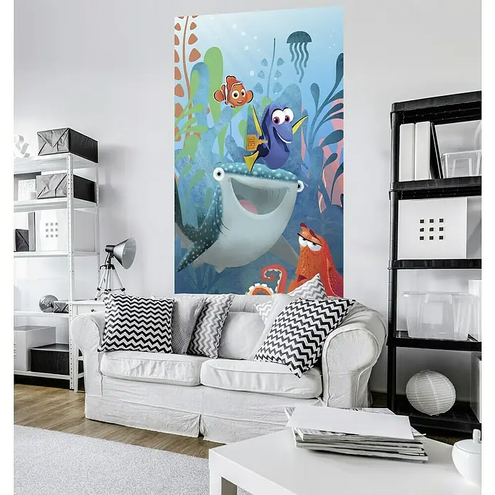 Komar Disney Edition 4 Fototapete Finding Dory Aquarell - 1 -tlg., B x H: 150 x 250 cm, Vlies - Wandbild mit Findet Nemo-Motiv im Wohnzimmer. Die farbenfrohe Unterwasserwelt bringt Leben in den Raum und harmoniert mit dem Interieur.