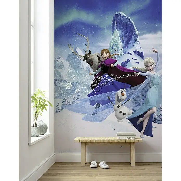 Komar Disney Edition 4 Fototapete Frozen Elsas Magic - 4 -tlg., B x H: 200 x 280 cm, Vlies - Eine Wand mit einem beeindruckenden Frozen-Wandbild, das die Magie des Films in jeden Raum bringt. Die lebendigen Farben und Details ziehen alle Blicke auf sich.