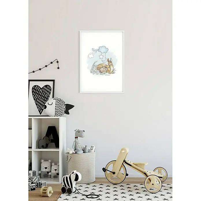 Komar Disney Edition 4 Poster Bambi Good Night - Disney, B x H: 30 x 40 cm - Wandkunst mit einem bezaubernden Hirschmotiv. Perfekt, um jedem Kinderzimmer eine märchenhafte Note zu verleihen und die Fantasie anzuregen.