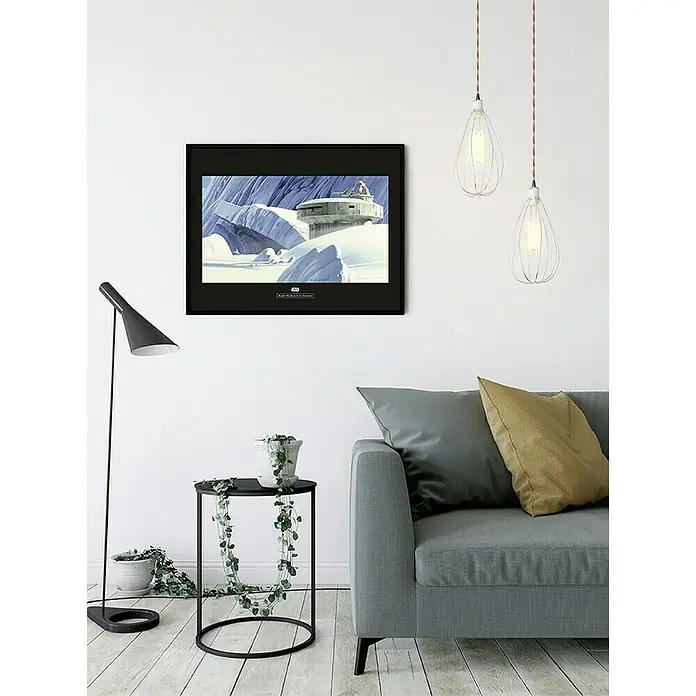 Komar Star Wars Poster RMQ Hoth Echo Base - Star Wars, B x H: 70 x 50 cm - Schwarzer Rahmen mit "Star Wars"-Szene. Perfekt für Fans der Saga, bringt einen Hauch von Weltraumabenteuer in jeden Raum.