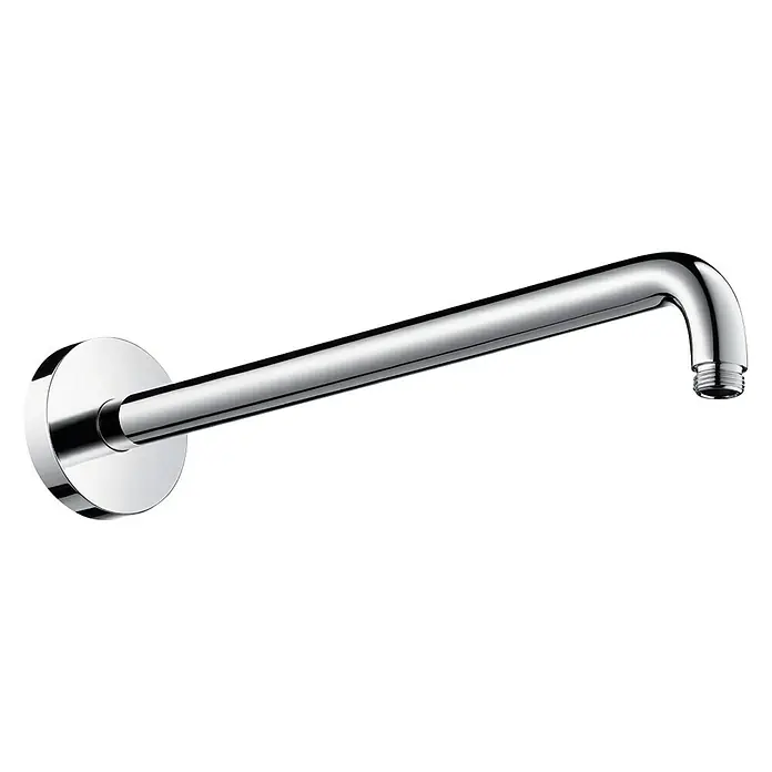 Hansgrohe Brausearm - Länge: 38,9 cm, Chrom, Glänzend - Nahaufnahme eines verchromten Brausearms mit Wandhalterung auf schwarzem Hintergrund.