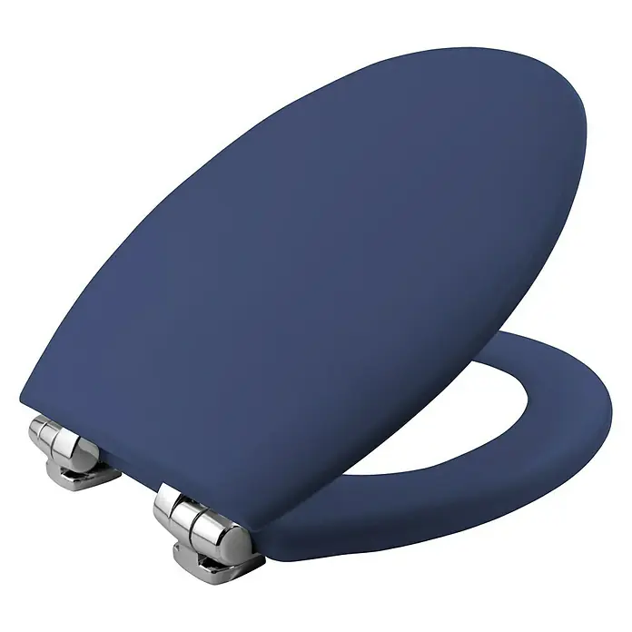 Poseidon WC-Sitz Rio - Holz, Blau, Mit Absenkautomatik - Blaue Toilettensitzgarnitur mit verchromten Scharnieren auf schwarzem Hintergrund. Praktisches und stilvolles Badaccessoire.