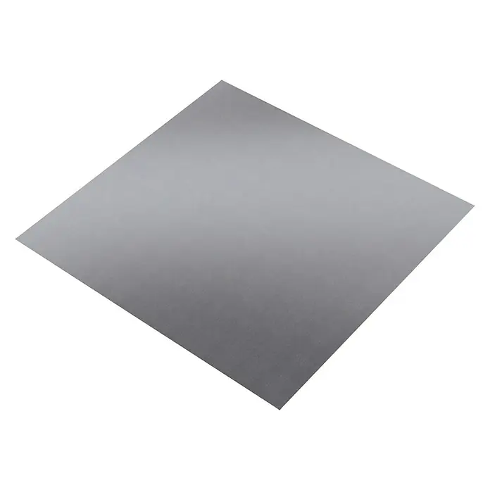 Glattblech - L x B: 1.000 x 500 mm, Stärke: 0,5 mm, Aluminium, Unbehandelt - Ein quadratisches, mattes, silbernes Blech vor einem dunklen Hintergrund, das vielseitig für Bastel- und Modellbauprojekte geeignet ist.