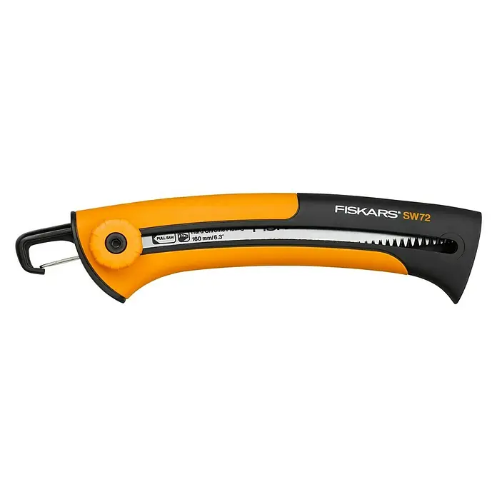 Fiskars Garten-Klappsäge SW72 - Länge: 22,3 cm - Nahaufnahme einer orange-schwarzen Fiskars SW72 Astsäge mit Pull-Säge Funktion und 160 mm langem Sägeblatt.