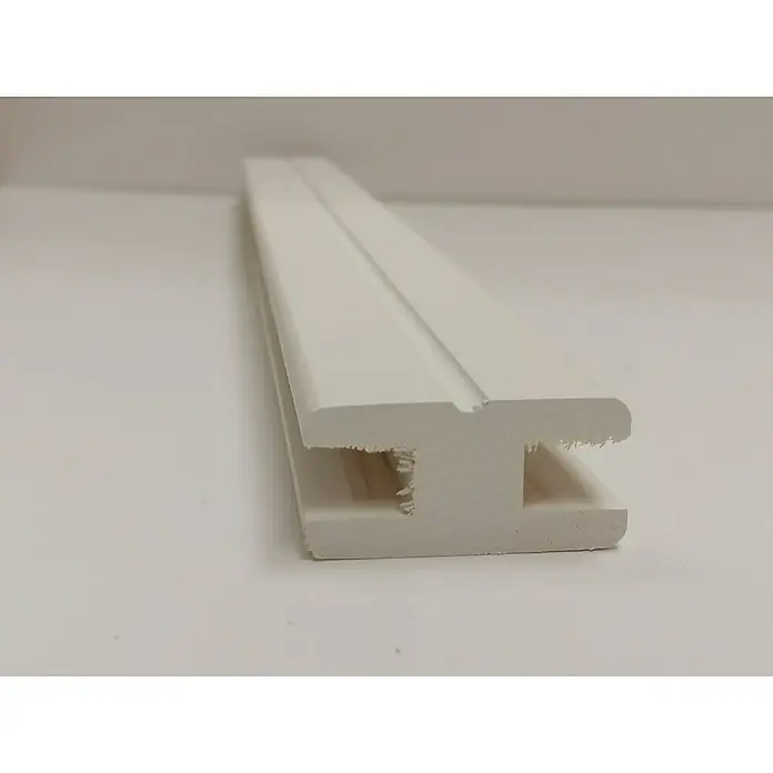 Perfil de unión encimeras celosía D12 - L x An x Al: 244 x 4,5 x 2,5 cm, Blanco - Imagen de un perfil en H blanco, ideal para proyectos de bricolaje y construcción, que ofrece una estética limpia y moderna.