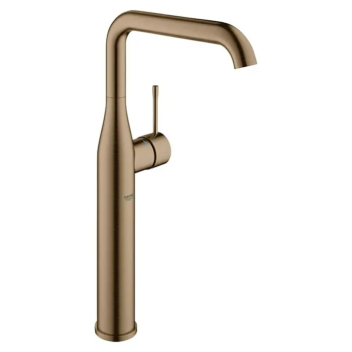 Grohe Essence New Waschtischarmatur XL-Size - Warm Sunset, Matt - Nahaufnahme eines modernen, gebürsteten Bronze-Wasserhahns von Grohe, der mit seinem eleganten Design und hoher Funktionalität überzeugt.