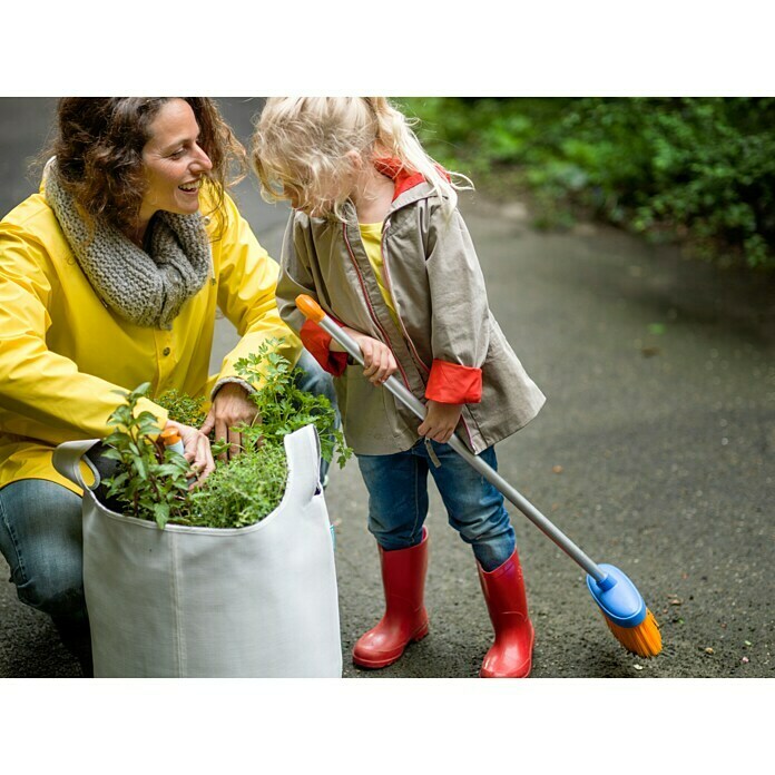 Fiskars Kinder-Besen My FirstArbeitsbreite: 26 cm, Kurzstiel Mood Shot