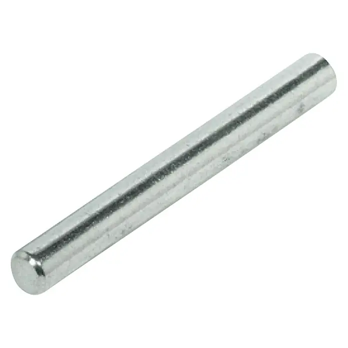 Suki Soporte para estantes - Ø x L: 5 x 45 mm, Acero - Primer plano de un pasador cilíndrico brillante de color plateado sobre un fondo negro.