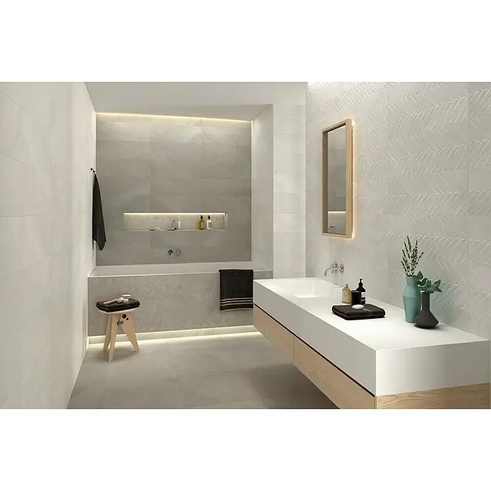 Revestimiento de pared Apuan - 90 x 30 cm, Blanco, Rectificado - Baño luminoso con azulejos blancos, bañera y mueble de lavabo de madera, creando un ambiente moderno y elegante. Diseño funcional con estantes.