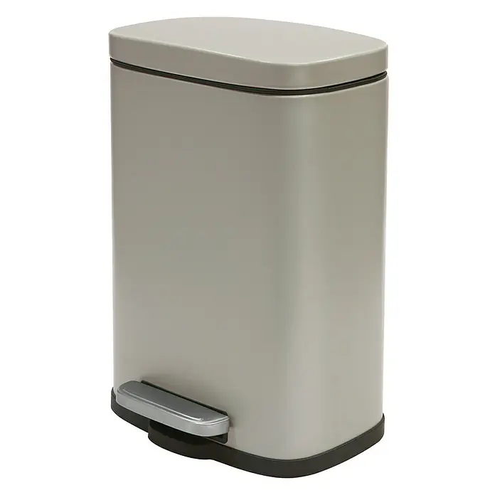Spirella Cubo con pedal Akira - 5 l, Acero inoxidable, Topo - Un cubo de basura rectangular gris con pedal plateado y borde negro.