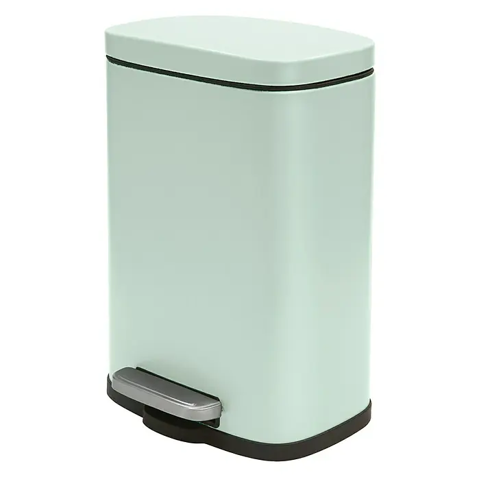 Spirella Cubo con pedal Akira - 5 l, Acero inoxidable, Verde claro - Imagen de un cubo de basura a pedal verde menta con borde negro y pedal plateado, ideal para baño o cocina.