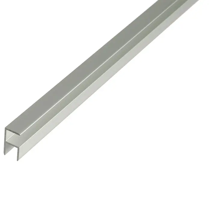 Kantoflex Perfil angular - 2.000 x 8,9 x 20 mm, Espesor: 1,5 mm, Plateado - Primer plano de un perfil de aluminio plateado con una sección transversal en forma de U, ideal para proyectos de construcción o decoración.