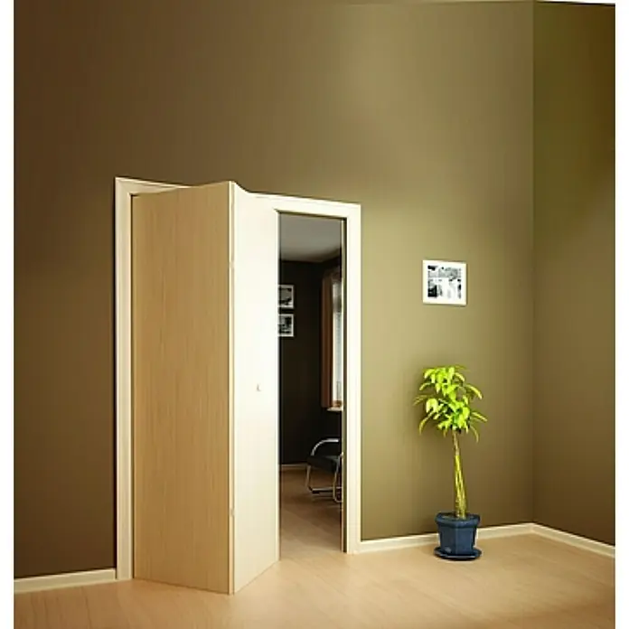 Valcomp by Mantion Falttürbeschlag Herkules Plus150 cm, Traglast: 40 kg - Eine teilweise geöffnete, beige, zweiflügelige Falttür in einem Raum mit einem grünen Topf und einem Bild an der Wand.