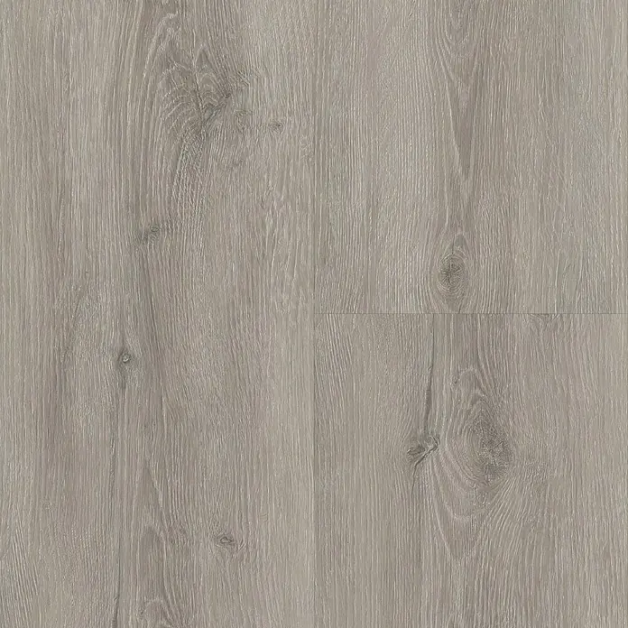 b!design Vinylboden Rigid Maxi Woodstock Eiche1.220 x 228 x 4,8 mm, Landhausdiele, Woodstock Eiche - Detailaufnahme eines hellgrauen Laminatbodens mit feiner Holzmaserung, ideal für moderne Innenräume.