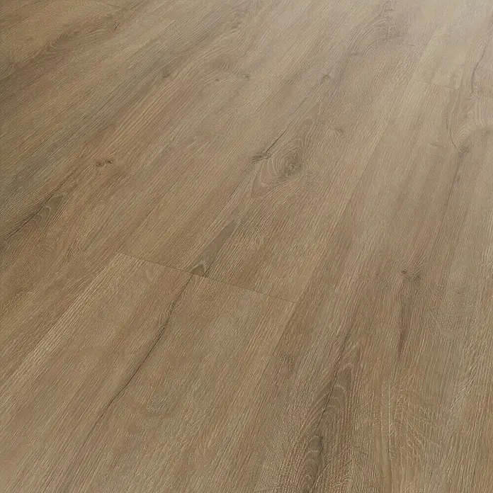 b!design Vinylboden Rigid Maxi - Columbia Eiche, Landhausdiele, 1.220 x 228 x 4,8 mm - Nahaufnahme eines hellbraunen Laminatbodens mit Holzmaserung für ein warmes und natürliches Ambiente in Innenräumen.