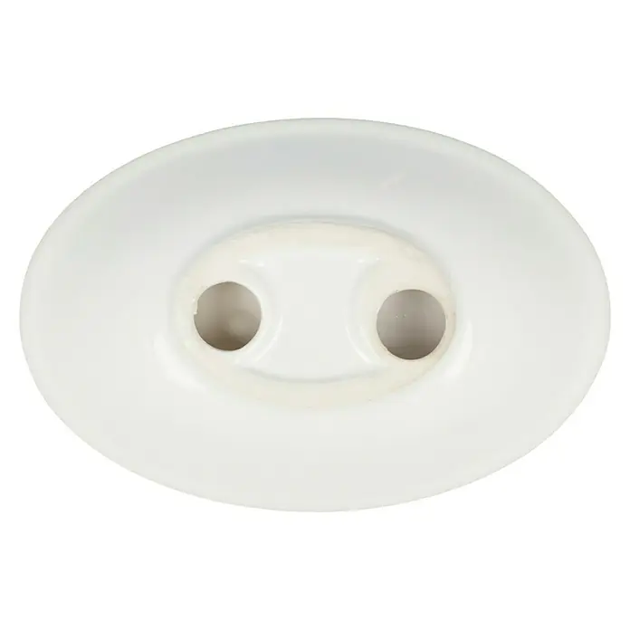 Venus Pure White Seifenschale - Keramik, Weiß - Nahaufnahme eines weißen Keramik-Seifenhalters mit zwei Löchern, der auf einem schwarzen Hintergrund liegt.