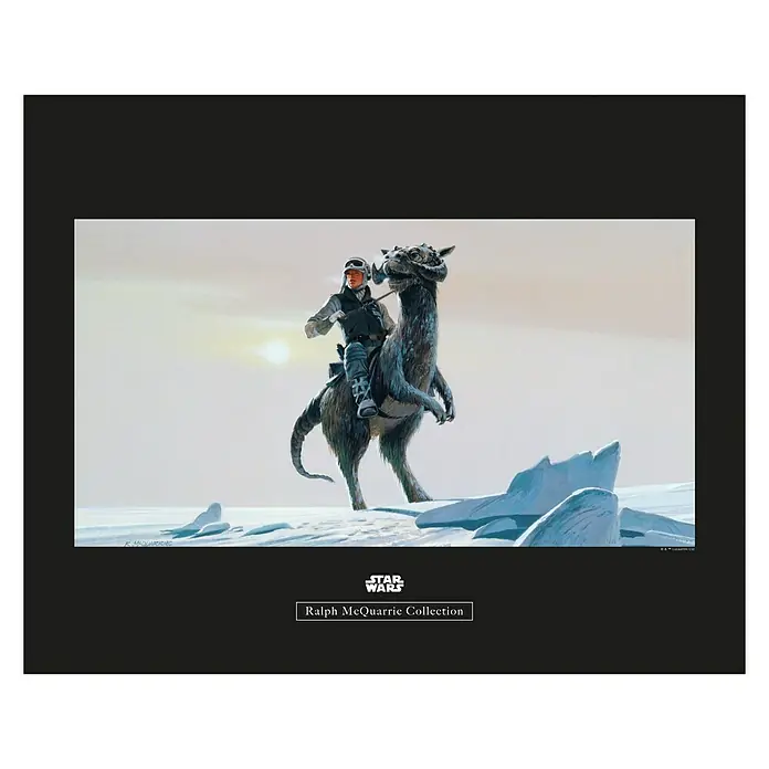 Komar Star Wars Poster RMQ Hoth Tauntaun - Star Wars, B x H: 70 x 50 cm - Star Wars Ralph McQuarrie Collection: Gemälde mit Luke Skywalker auf einem Reittier in einer eisigen Landschaft.