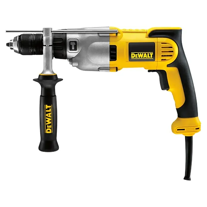 DeWalt Taladro percutor DWD522KS-QS - 950 W, Portabrocas de sujeción rápida - Imagen de un taladro DeWalt con cable amarillo y plateado, ideal para diversas tareas de perforación y proyectos de bricolaje.