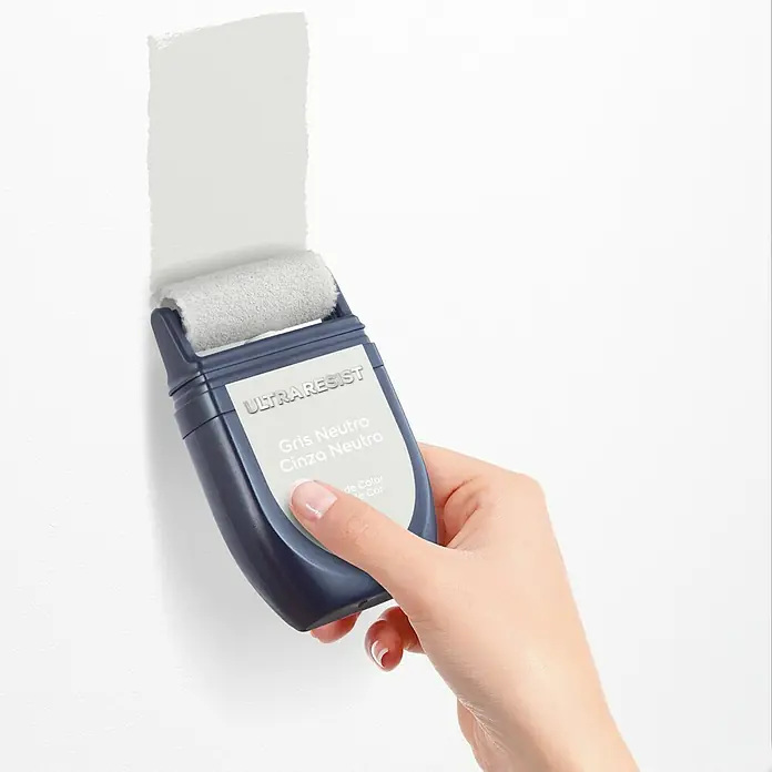 Bruguer Ultra Resist Tester de pintura - Gris neutro, Mate, 30 ml - Rodillo de muestra de pintura "Ultra Resist" en gris neutro, demostrado en una pared blanca para facilitar la selección del color.