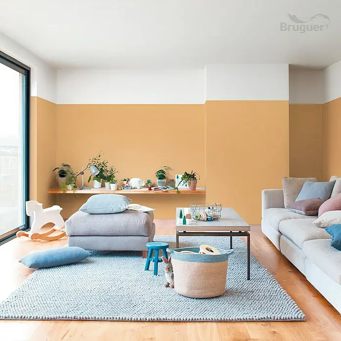 Bruguer Ultra Resist Tester de pintura - Amarillo imperial, Mate, 30 ml - Habitación con alfombra, sofá, taburete y elementos decorativos.
