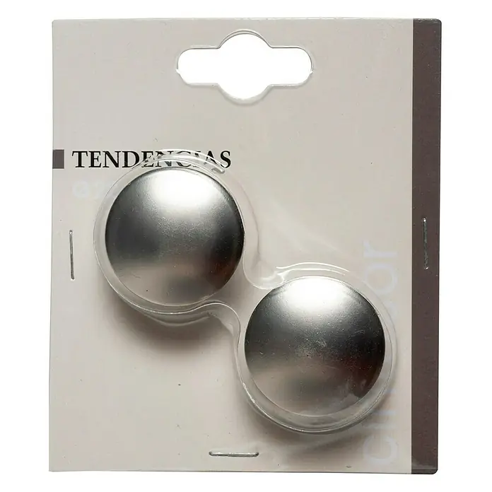 Tapa final Modelo Tope Tendencias - Plateado, 2 ud. - Primer plano de dos pomos de muebles plateados envasados en un recipiente de plástico transparente.