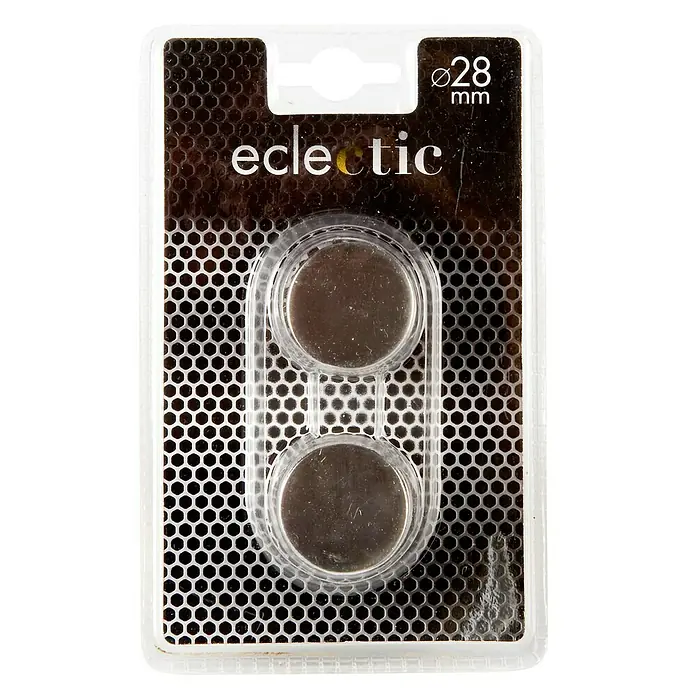 Tapones terminales Eclectic - Plateado, 2 ud. - Imanes Eclectic de 28 mm en un paquete transparente con un fondo de panal, perfectos para usos versátiles en el hogar.