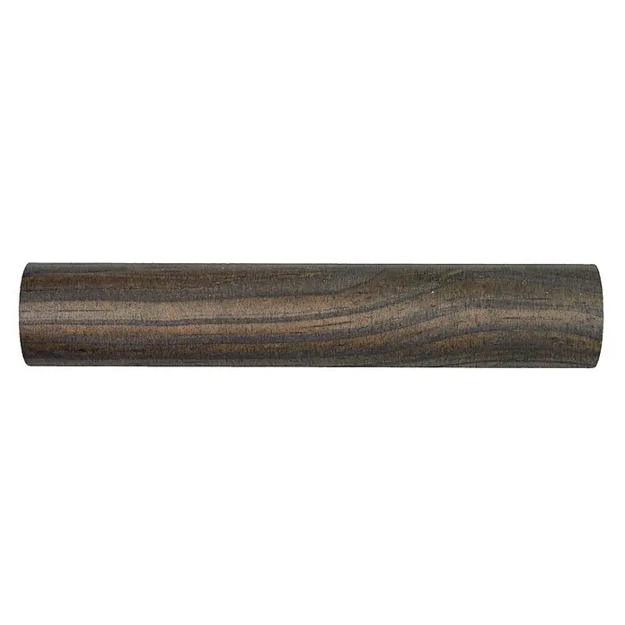 Barra para cortinas Ideas Wood - Ø x L: 28 mm x 200 cm, Madera, Fume - Primer plano de una barra cilíndrica de madera con grano fino. La pieza de madera tiene una coloración oscura y natural, y una superficie lisa.